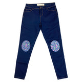 Elleboog Knie Strijk Patches Jeans Blauw Sterren op de knie plek van een donkerblauwe jeans spijkerbroek