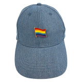 Rainbow Flag Regenboog Vlag LGBT Gay Pride Emaille Pin op een cap van spijkerstof
