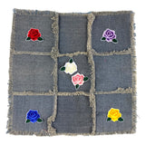 Roos Strijk Applicatie Patch Embleem Geel samen met vijf andere kleuren van deze strijk patch op een  sierkussen van spijkerstof
