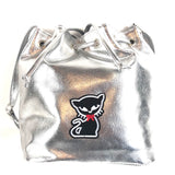 Zwarte Witte Kat Poes Met Rood Strikje Strijk Patch op een zilverkleurige tas