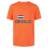 Vlag Nederland Holland Strijk Embleem Patch samen met letter strijk patches op een oranje t-shirt