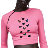 Vlinder Strijk Embleem Applicatie Patch Wit Roze samen met elf andere kleuren op een roze kort shirtje