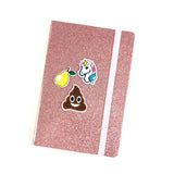 Bruine Poep Emoji Drolletje Strijk Patch samen met een kleine eenhoorn en gele peer strijk patch op een glitter roze agenda