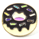 Emaille Pin Van Een Donut Met Donker Bruine Glazuur