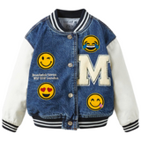 Emoji Smiley Huilen Lachen Strijk Embleem Patch samen met drie andere emoji strijk patches op een kleine baseball jas van spijkerstof