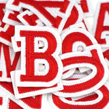 Voorbeeld van de Alfabet Letter Embleem Strijk Patch Rood Wit 