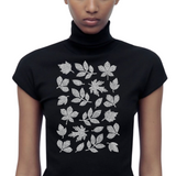 Blad Herfstbladeren Strass Strijk Applicatie op een zwart t-shirt
