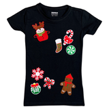 Kerstbal Kerst Versiering Strijk Embleem Patch samen met zeven andere kerst strijk patches op een zwart T-Shirtje