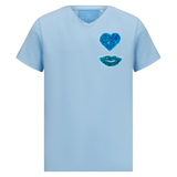 Hart Strijk Embleem Patch Blauw Glitter Paillette samen met een blauwe paillette mond patch op een lichtblauw t-shirtje