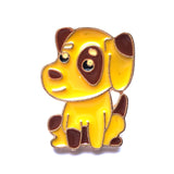 Emaille Pin Van Een Geel Hondje Met Bruine Vlekjes