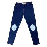 Elleboog Knie Strijk Stukken Lappen Patches Jeans Licht Blauw op de knie stukken van een donkerblauwe spijkerbroek