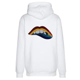Mond Bijt Op Lip Pailletten Strijk Embleem Patch Regenboog op de achterzijde van een witte hoodie