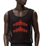 Twee maal de Cosplay Sequins Venetiaans Kant  Strijk Applicatie Patch Rood op een zwart hemd
