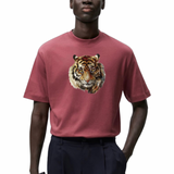 Tijger Strijk Applicatie Pranja XL op een bordeaux rood t-shirt