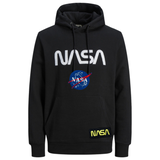 Nasa Tekst Embleem Strijk Patch Goud Zwart samen met het ronde nasa embleem op een zwarte NASA hoodie
