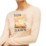 Zon Zonsondergang Sun Dawn Strijk Applicatie op een licht oranje longsleef