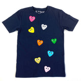 Geel Hartje Met Oogjes Strijk Embleem Patch samen met andere hartjes met oogjes strijk patches op een donkerblauw T-Shirtje