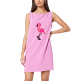 Flamingo Paillette XXL Strijk Embleem Patch op een roze zomerjurk