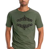 Twee maal de Cosplay Sequins Venetiaans Kant  Strijk Applicatie Patch Zwart op een groen t-shirt
