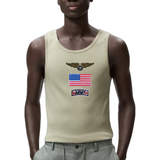 Vlag USA Amerika Stars And Stripes Strijk Embleem Patch samen met twee andere strijk patches op een legeroen hemd