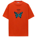 Vlinder Strijk Embleem Patch Artistiek Blauw Large op  een rood t-shirt