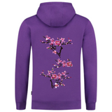 Magnolia Bloesem tak Opnaai Embleem Patch Middelste samen met de rechter en linker variant op een paarse hoodie