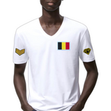 Diamant Strijk Embleem Patch Zwart Goud samen met een rangstrepen en vlag patch op een wit t-shirtje