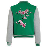Magnolia Bloesem Tak XXL Strijk Embleem Patch Roze op de rugzijde van een groen college jasje