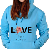 Love Don't Forget Roos Strijk Applicatie op een fel blauwe hoodie