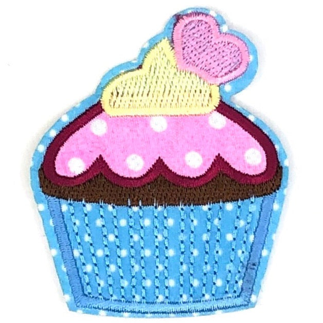 Cupcake Met Blauw Bakje Roze Glazuur En Rood Hartje Strijk Patch