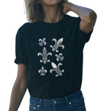 Lelie Franse Lelies Strass Strijk Applicatie op een zwart t-shirt