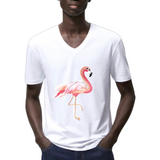 Roze Flamingo XXL Strijk Embleem Patch Links. op een wit t-shirt