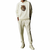 Tijger Strijk Applicatie Pranja XL op een ecru kleurige sweater