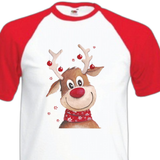 Rendier Rudolph Reindeer Strijk Applicatie op een wit t-shirt met korte rode mouwen