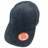 Bruine american football patch op een zwart fluwelen cap
