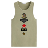 Fashion Army Strijk Embleem Patch Set op een legergroen hemd