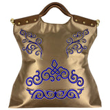 Drie verschillende vormen Venetiaans Kant Cosplay Sequins Strijk Applicatie Patches  Blauw Goud  op een goudkleurige handtas