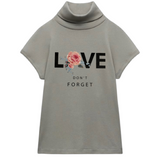 Love Don't Forget Roos Strijk Applicatie op een groen grijs shirt