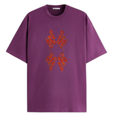 Twee maal de Cosplay Venetiaans Kant Sequins Strijk Applicatie Patch Set Rood op een paars t-shirt