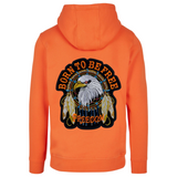 Born To Be Free Freedom Tekst Strijk Embleem Patch Large op de rugzijde van een oranje hoodie