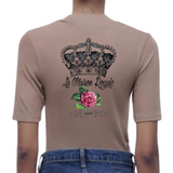 Kroon La Maison Royal Tekst Strijk Applicatie op een beige bruin shirt