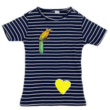 Vogel Strijk Applicatie Patch Goud Bruin samen met een geel paillette hartjes strijk patch op een donker blauw met wit gestreept T-Shirtje