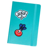 Why Tekst Wolk Strijk Embleem Patch samen met een dart patch op de voorkant van een blauwe agenda