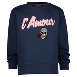 Doodskop Skull Rode Roos Strijk Embleem Patch op een blauwe sweater met l'amour tekst