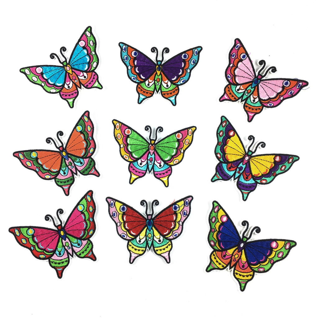 Set van negen vlinders met dezelfde vorm en formaat met verschillende en kleurrijke tekening.